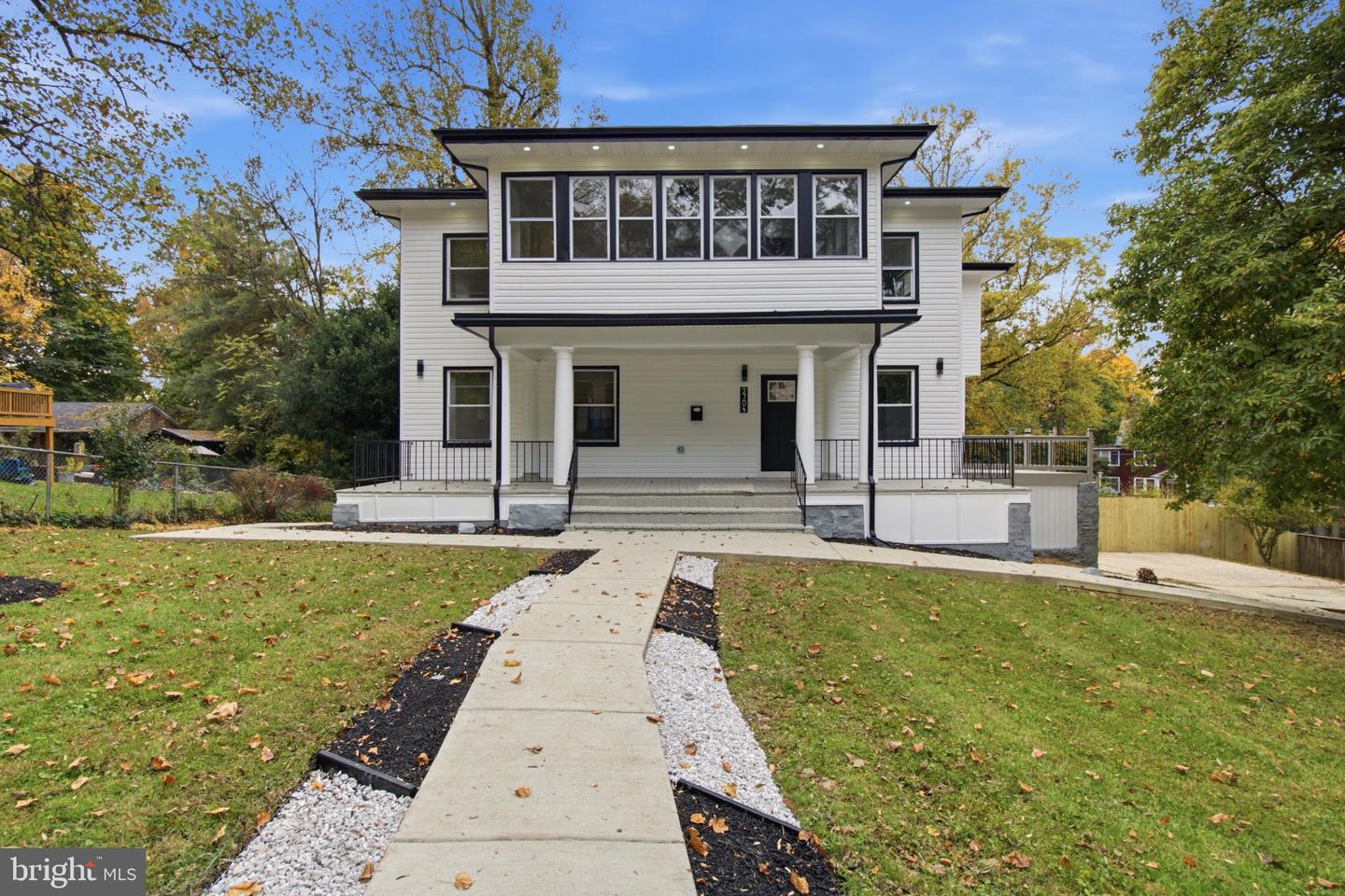 2704 Queen Anne Rd — photo