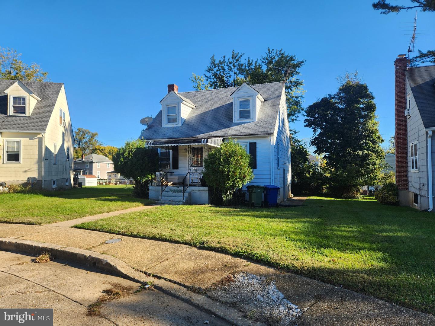 5809 Hamlin Ave — photo