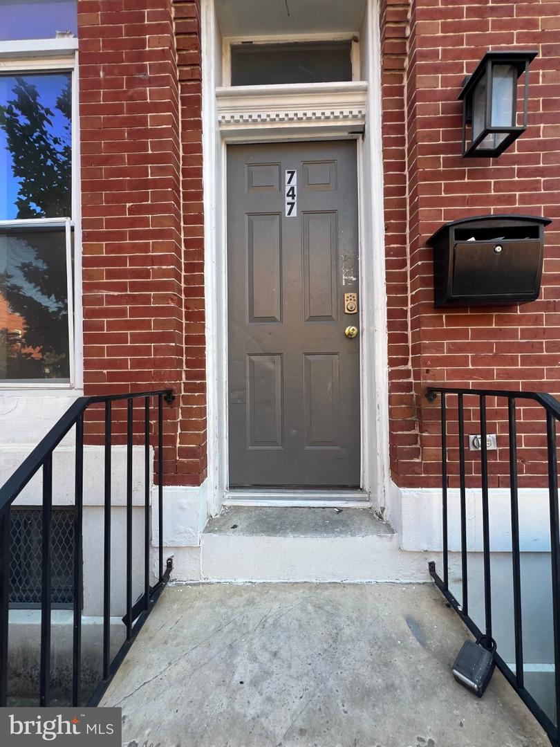 747 E Preston St — photo