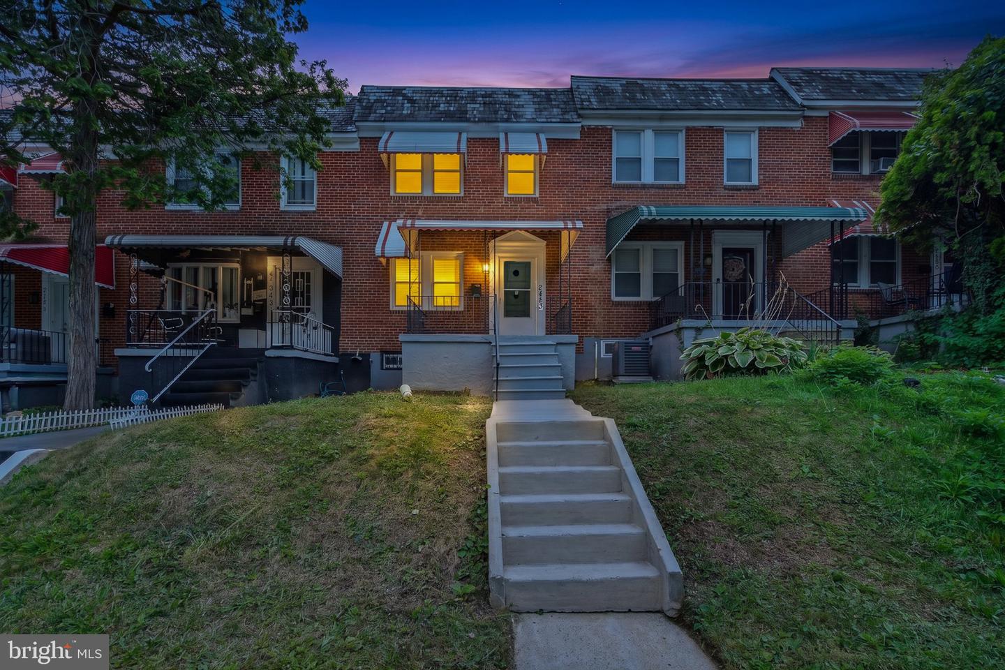 2423 W Cold Spring Ln — photo