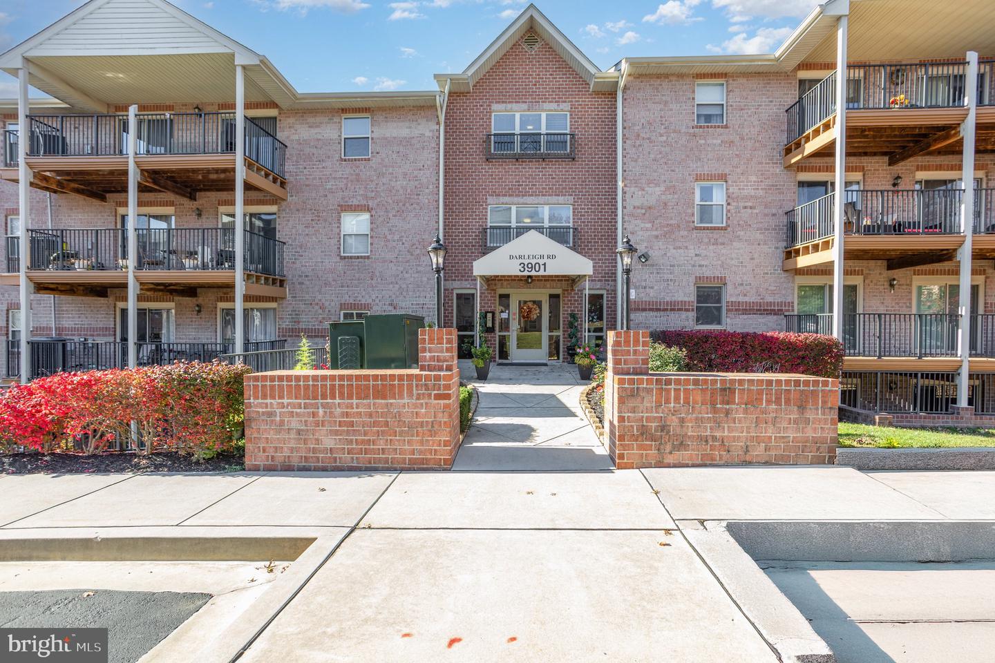 3901 Darleigh #C — photo