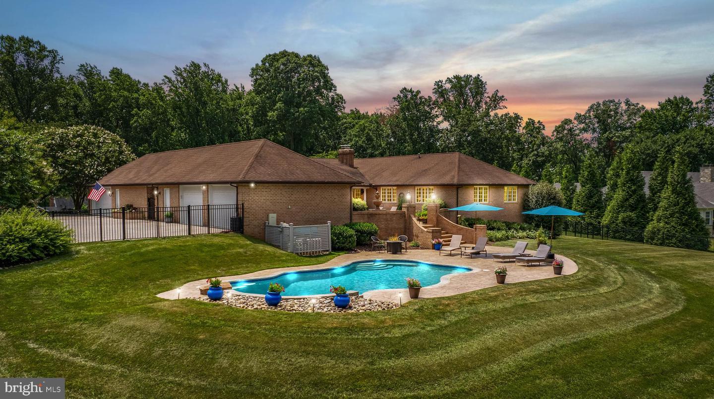 4037 Holly Knoll Dr — photo