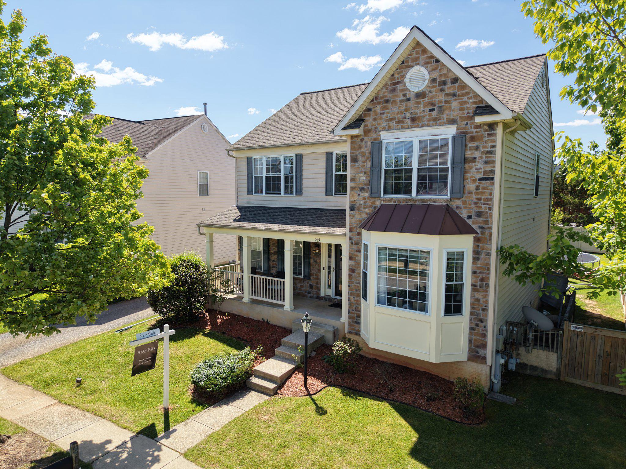 215 Seamaster Rd — photo