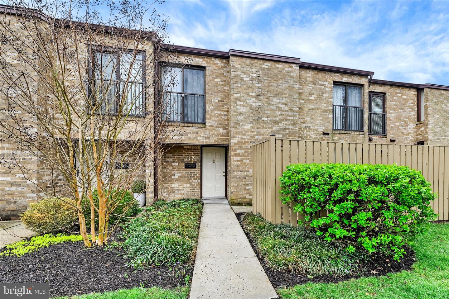 37 Pickburn Ct #C — photo