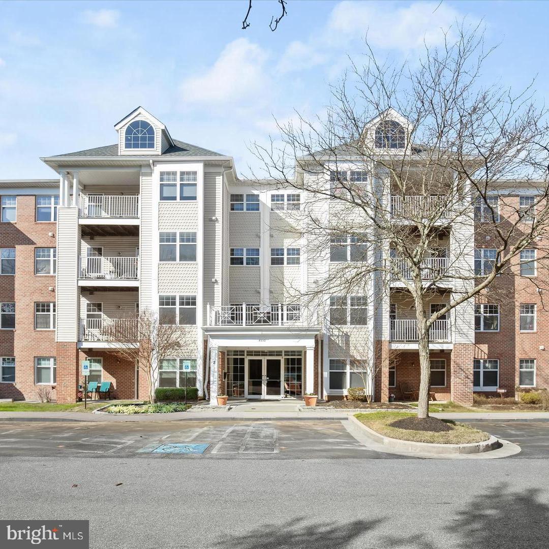 4550 Chaucer Way #102 — photo