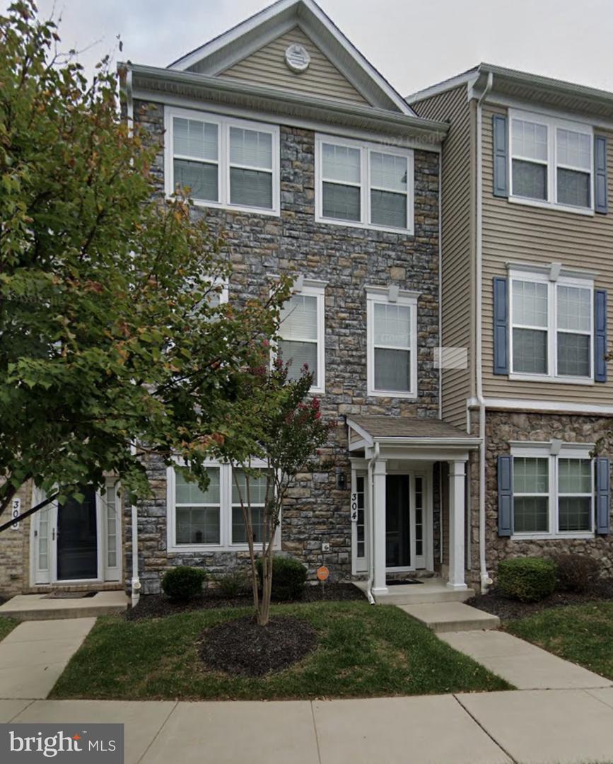 304 Paladium Ct — photo