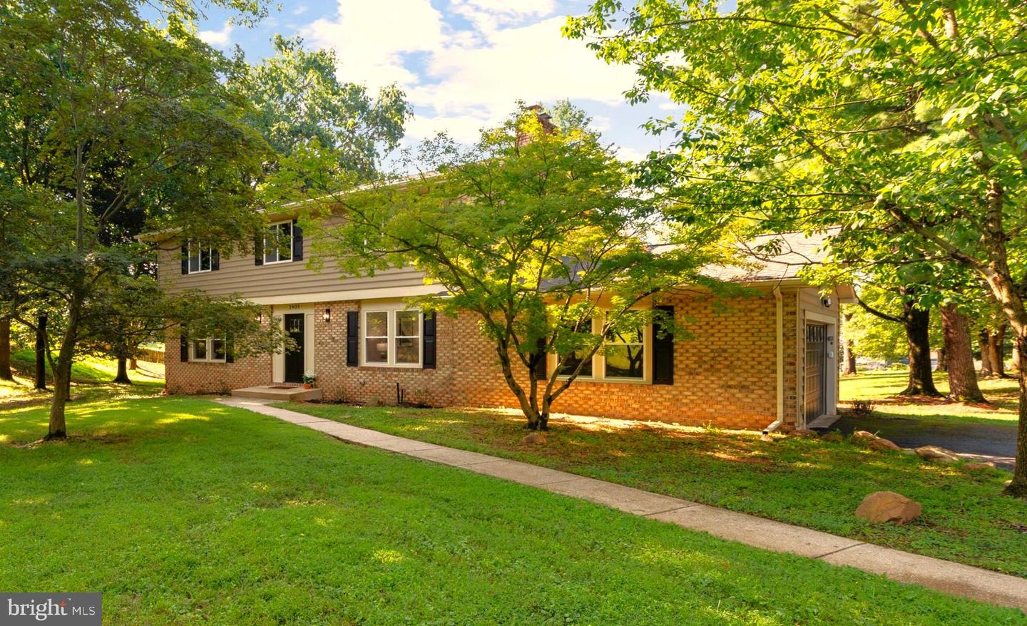 3909 Thoroughbred Ln — photo