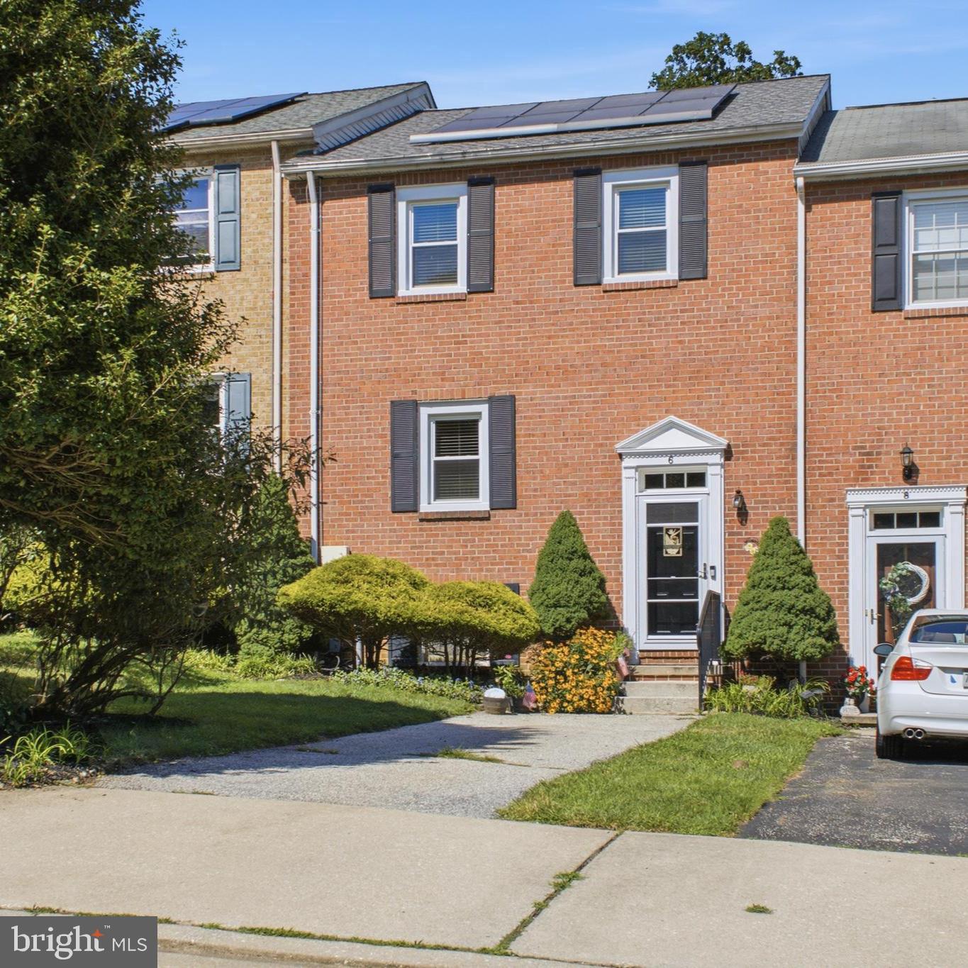 6 Carriage Walk Ct — photo