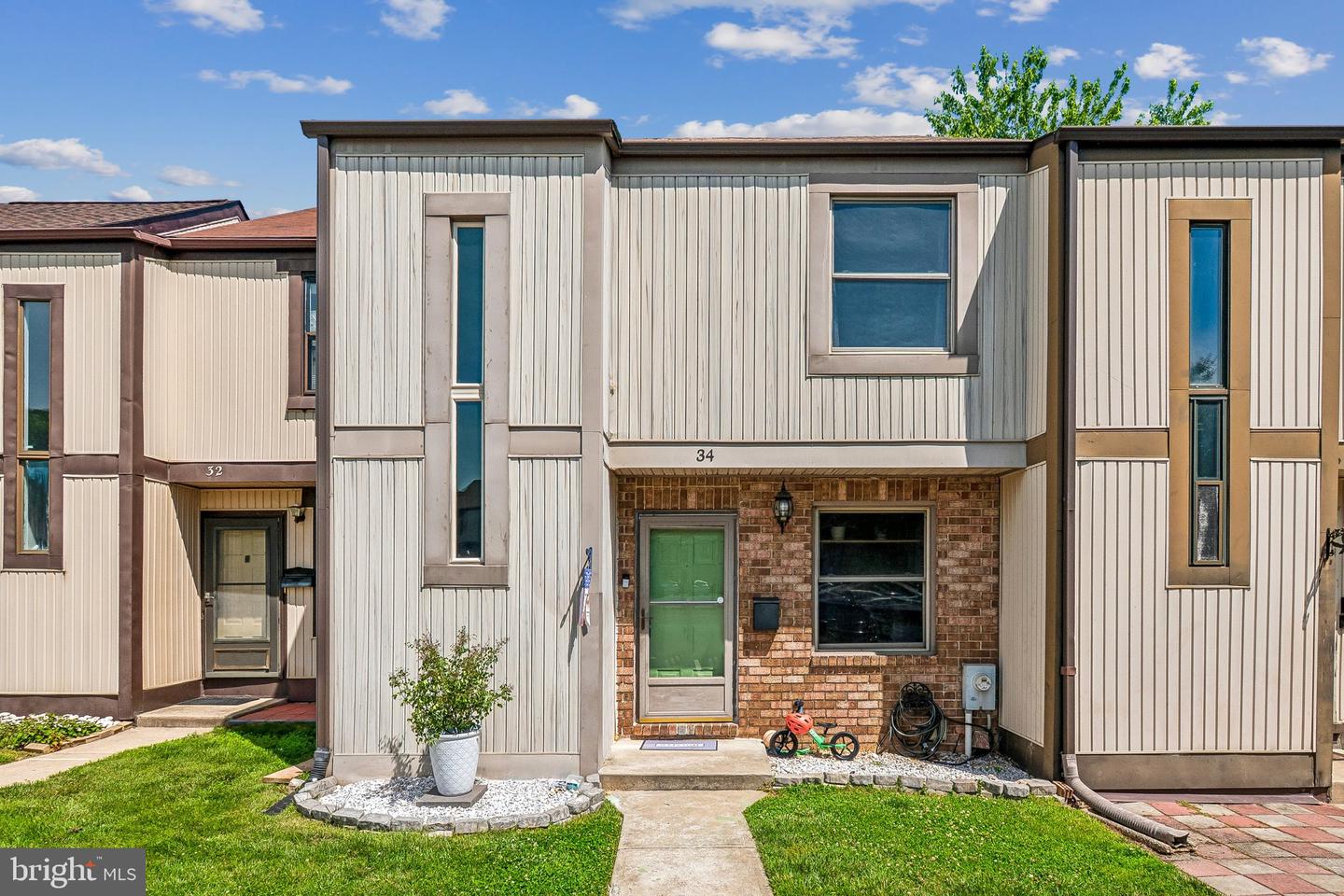 34 Helmsman Ct — photo