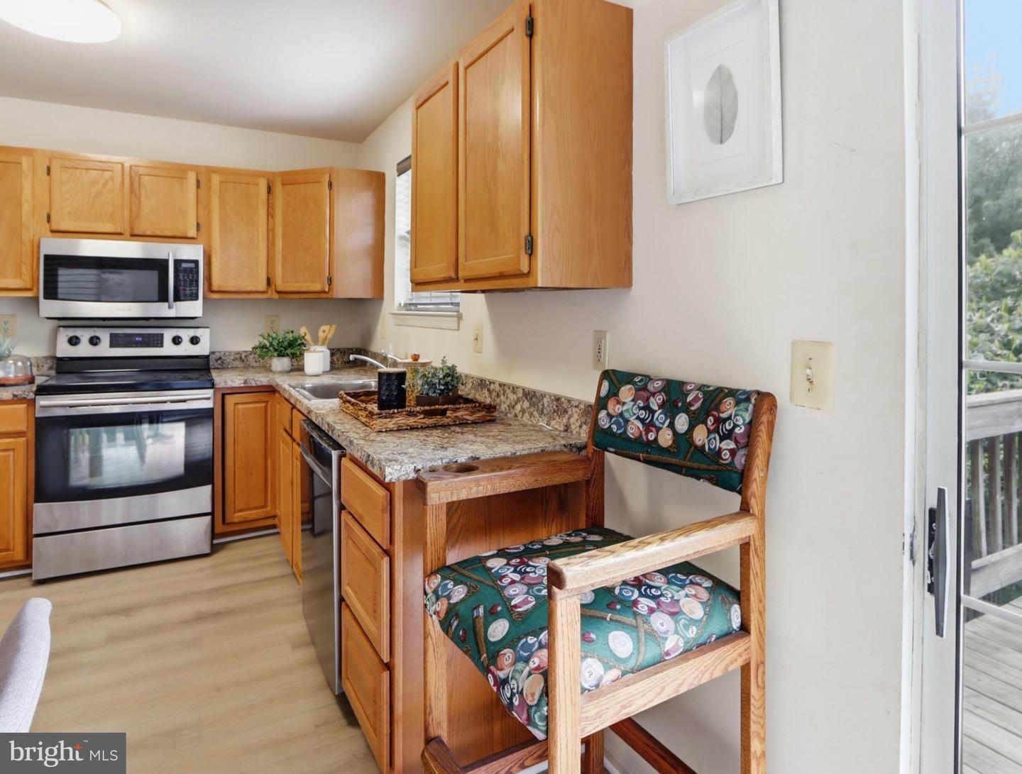 8812 Fox Cir — photo