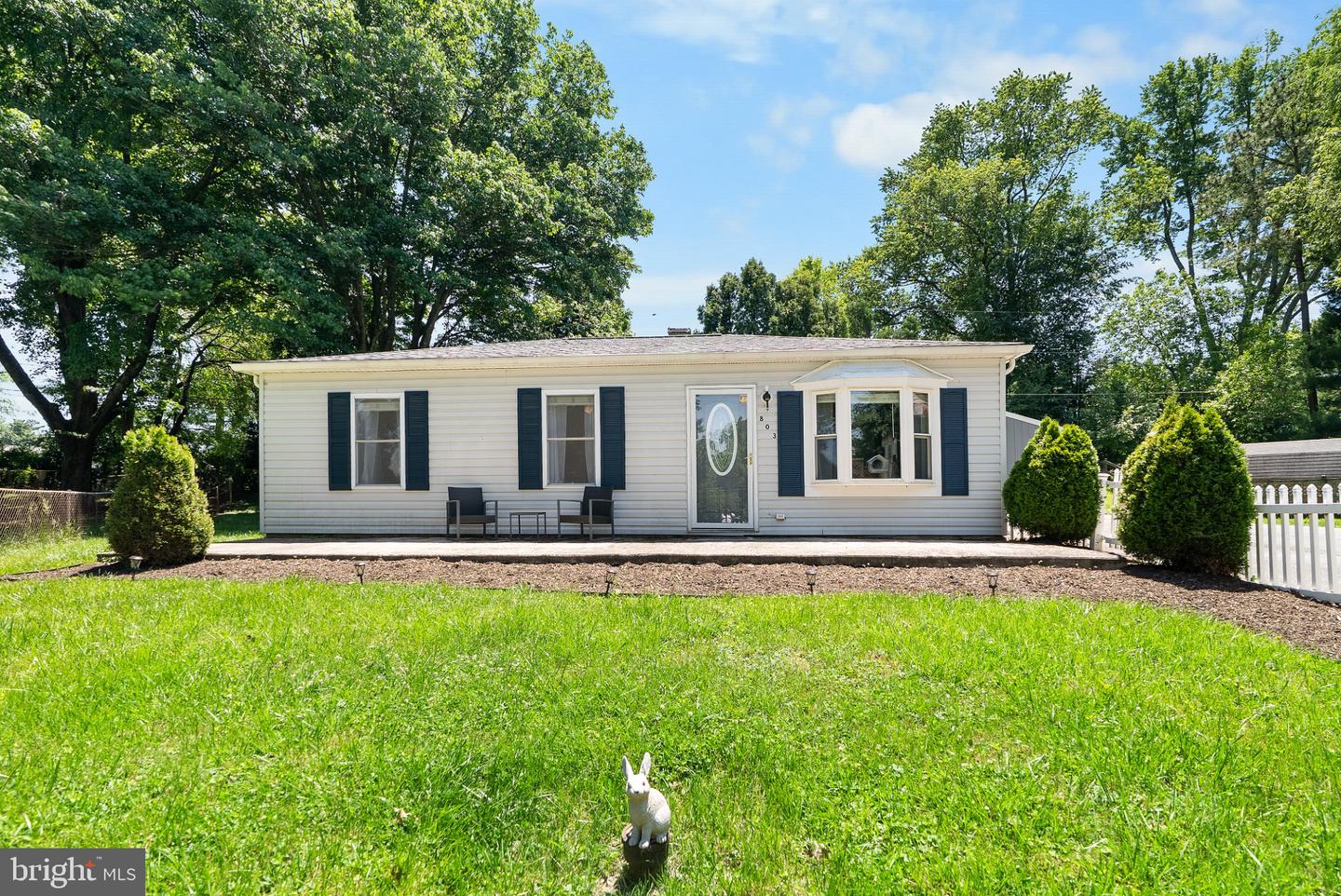 803 Greenview Ct — photo