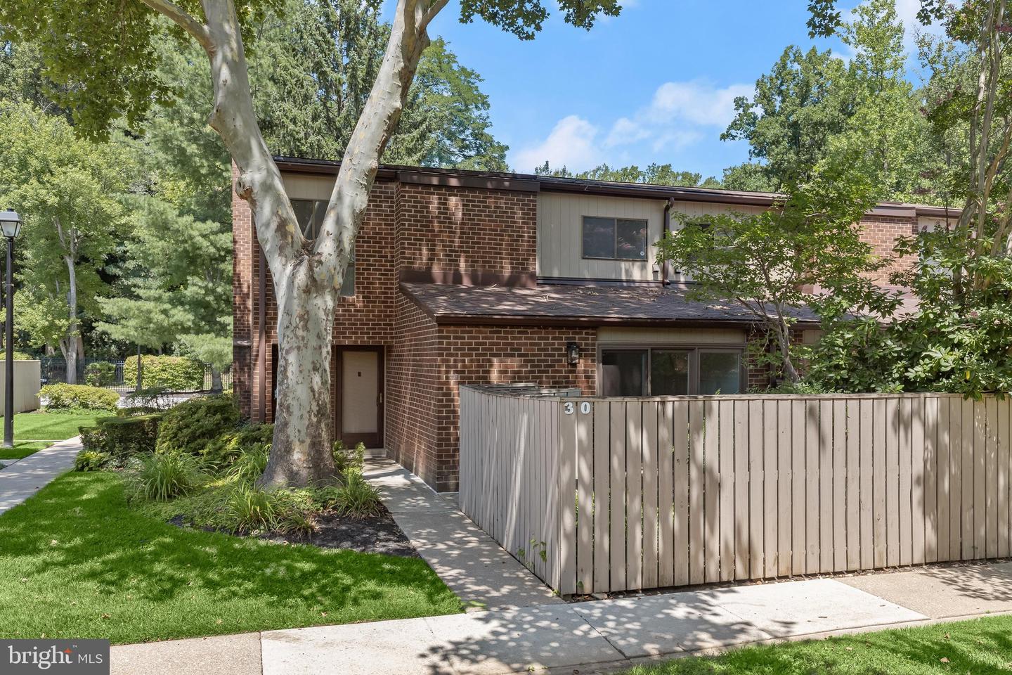 30 Fencepost Ct #a — photo