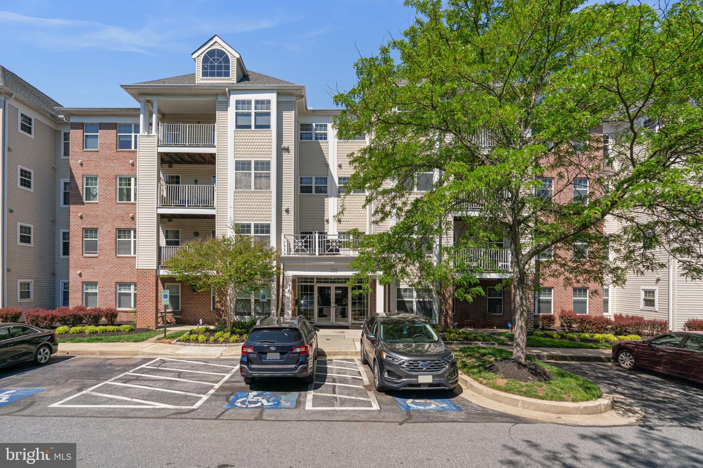 4550 Chaucer Way #406 — photo