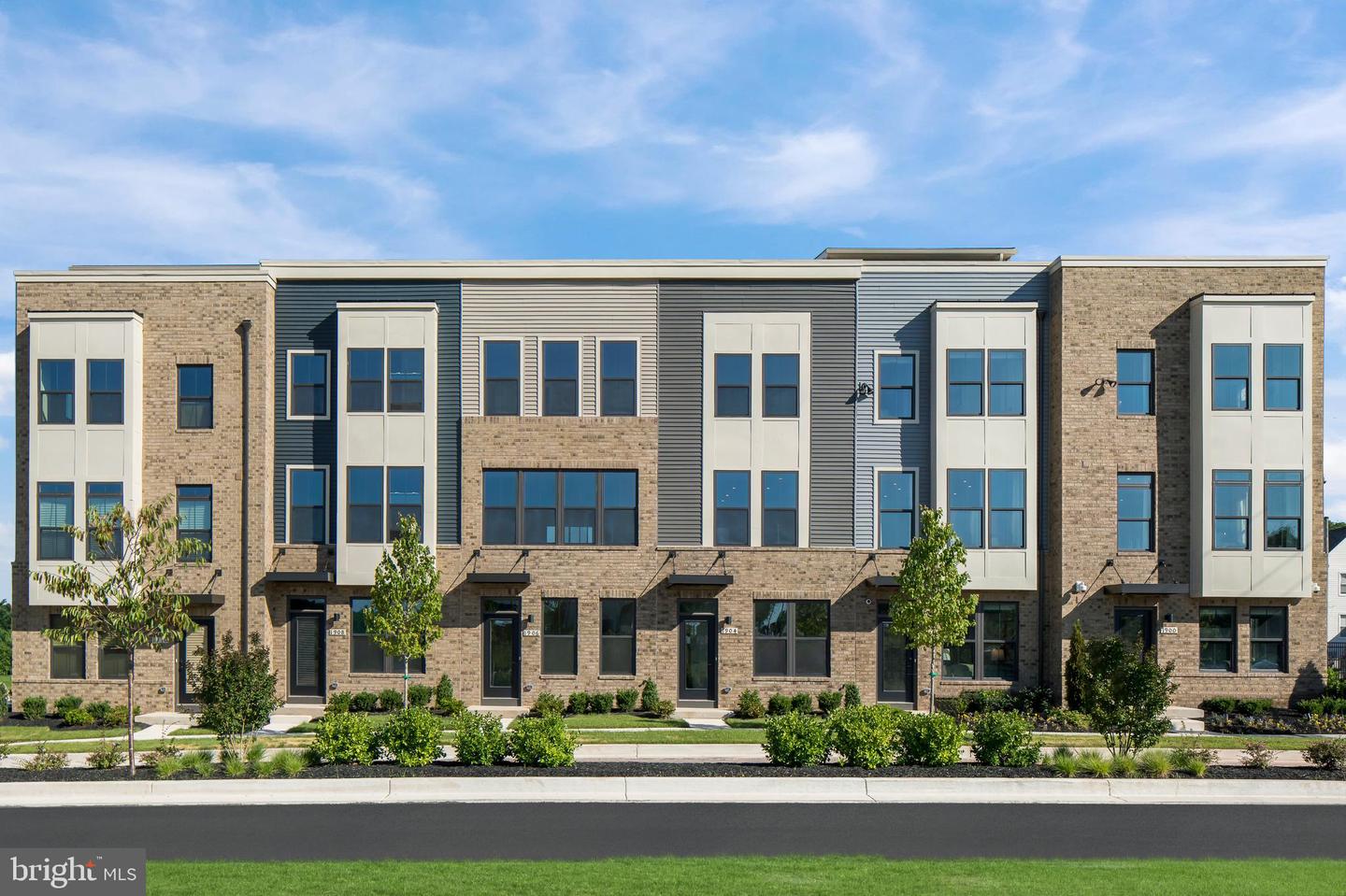 Distillery Ave #Mozart 3-Story — photo