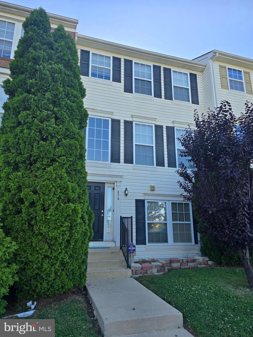 874 Lowe Rd — photo