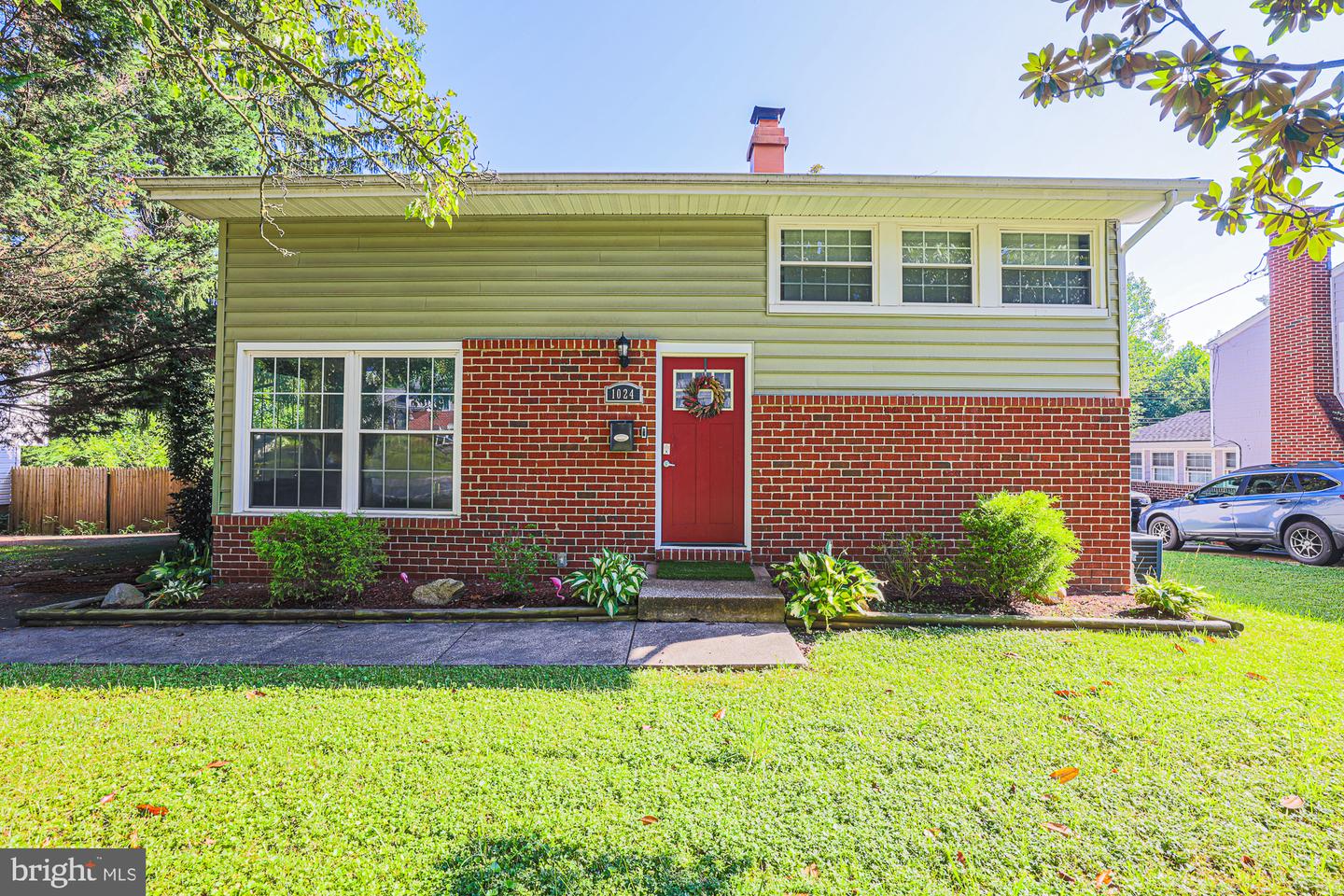 1024 Kenilworth Dr — photo