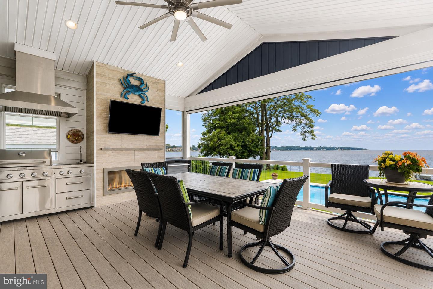 7429 Bay Front Rd — photo