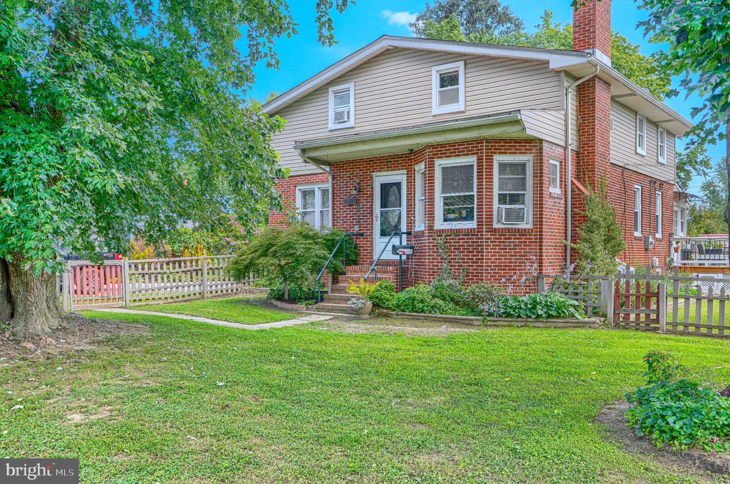 6828 Harewood Park Dr — photo