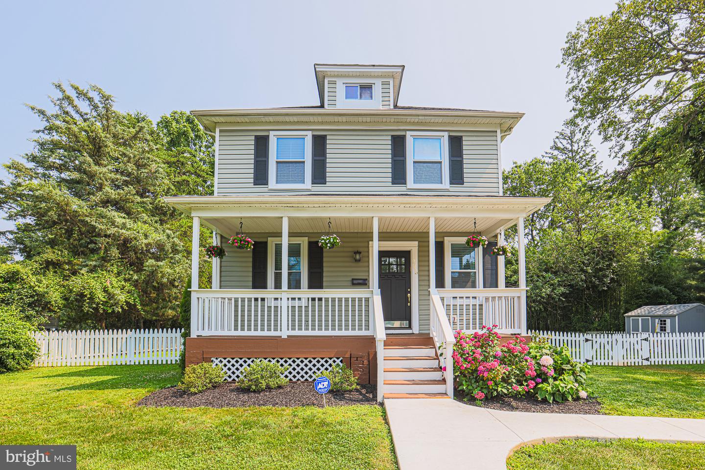215 Clarendon Ave — photo