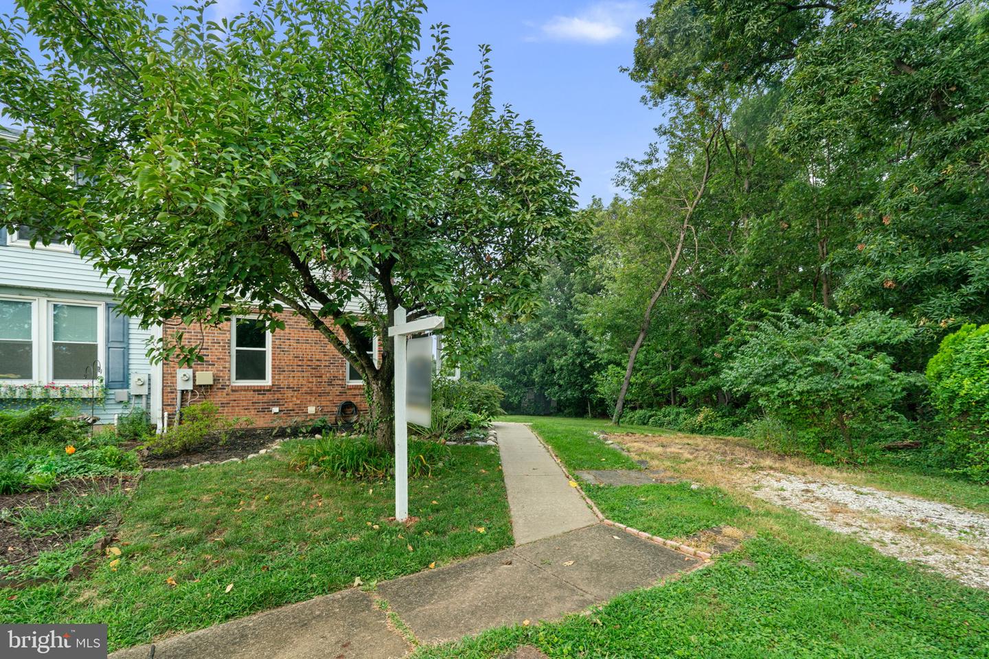 40 Towns Ct — photo