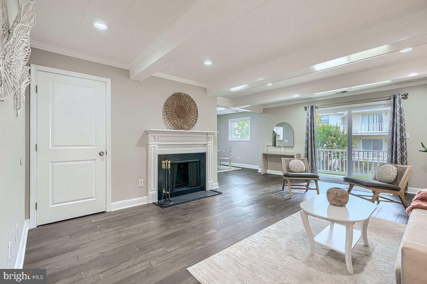 12 Warren Lodge Ct #1-B — photo