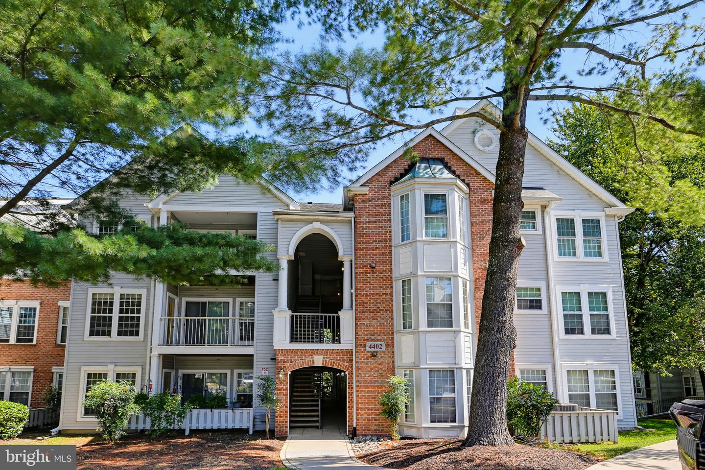 4402 Silverbrook Ln #D-304 — photo