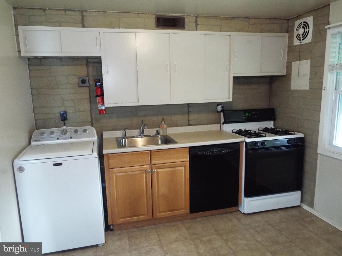 2407 Alma Road, Halethorpe, MD 21227 — photo 2