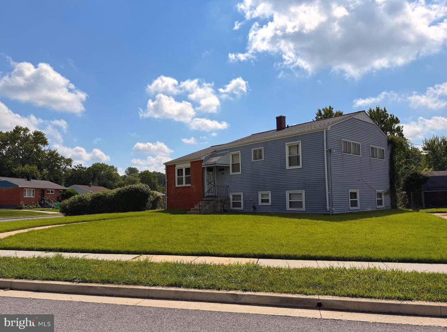 6812 Huntington Dr — photo