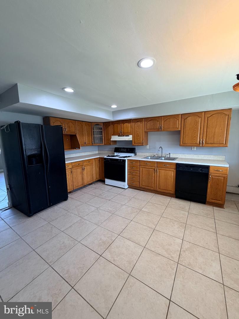 2916 Freeway Fwy, Halethorpe, MD 21227 — photo 3