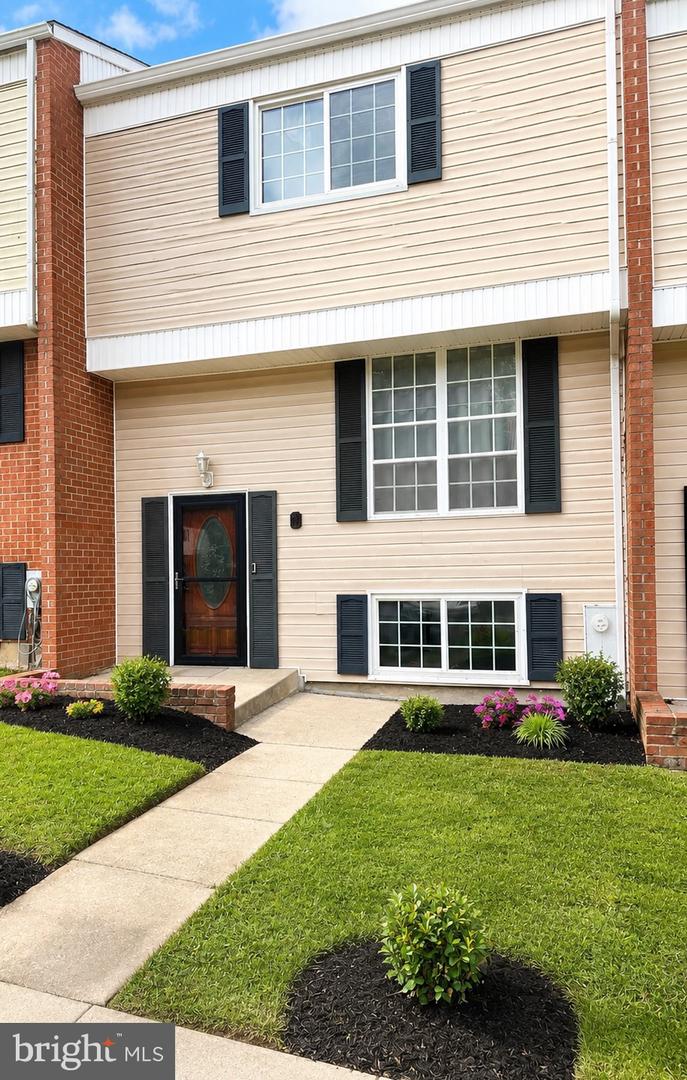 8 Rose Petal Ct — photo