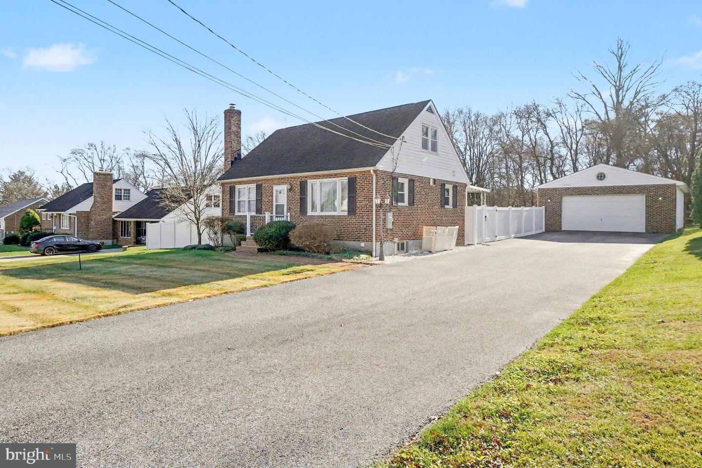 5809 Pine Hill Dr — photo