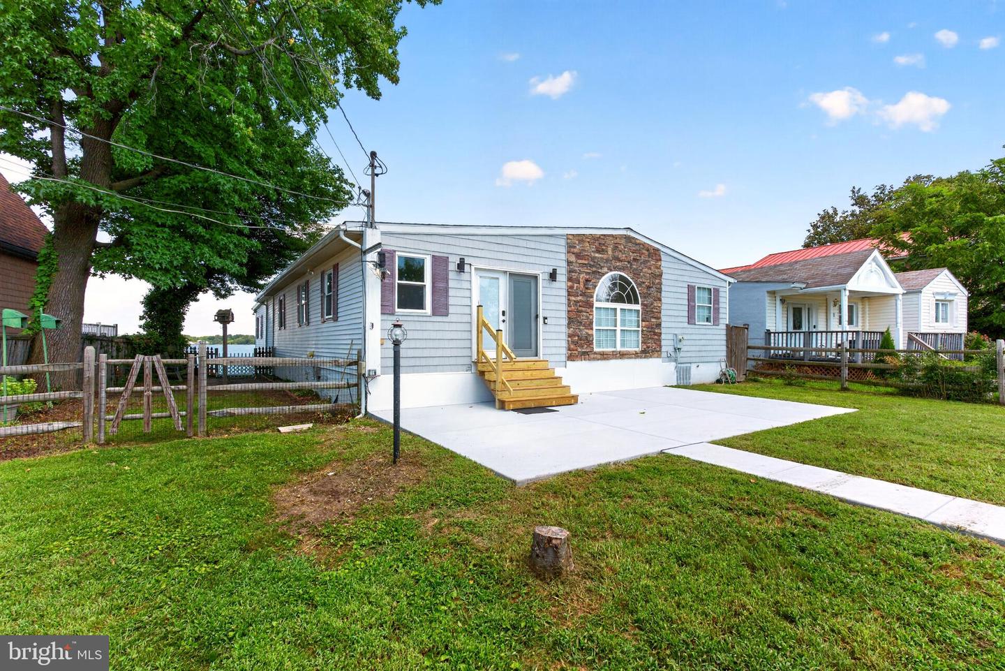 3704 Edgewater Pl — photo
