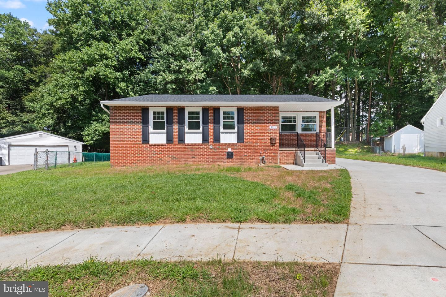 9112 Meadow Heights Rd — photo