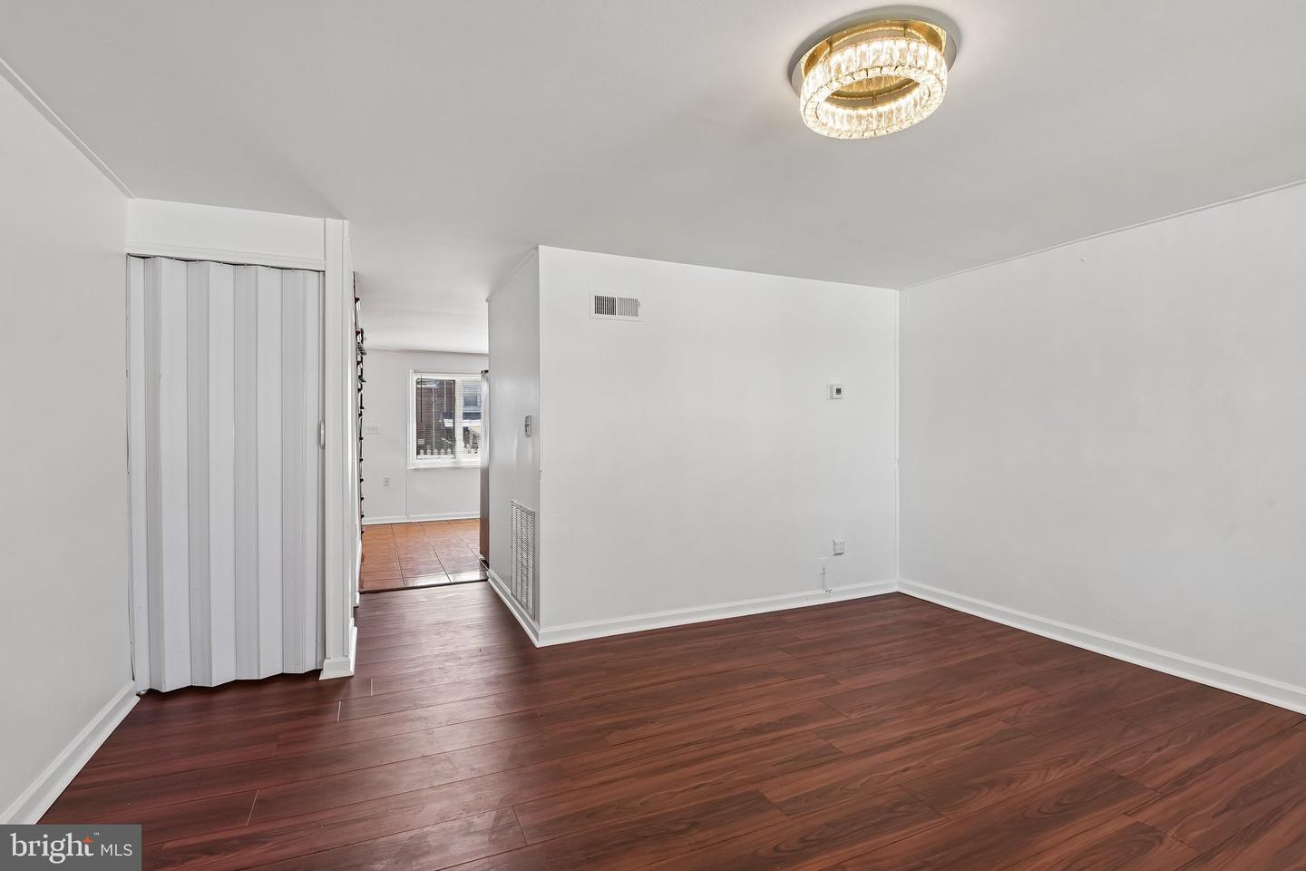 7905 Eastdale Rd — photo