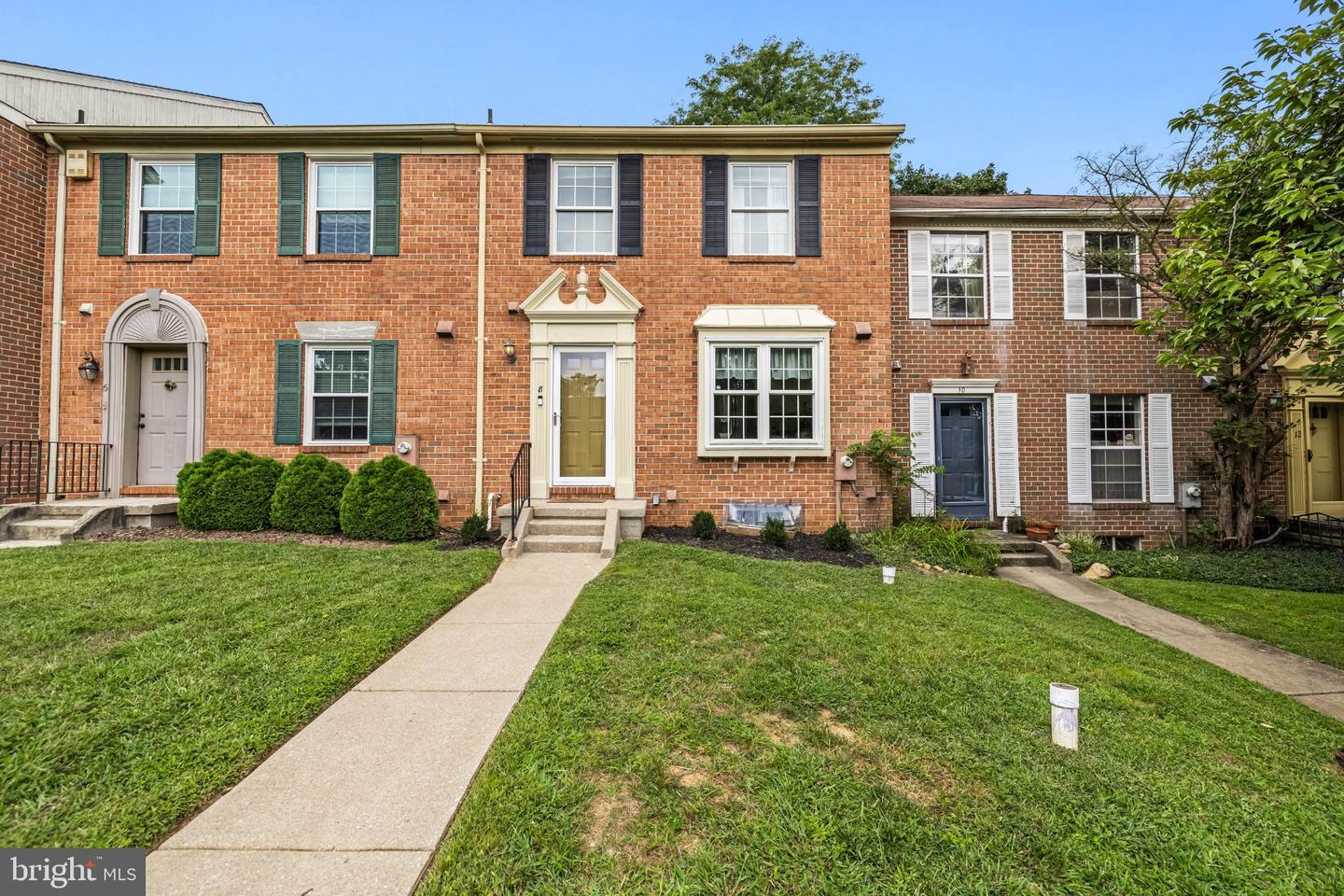 8 Castlebar Ct — photo