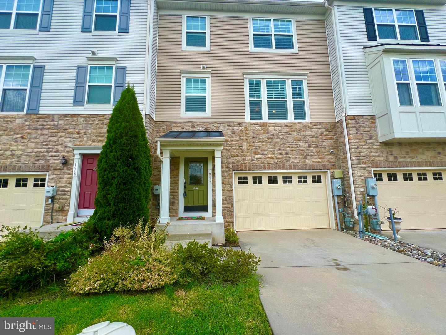 1942 River Vista Dr — photo