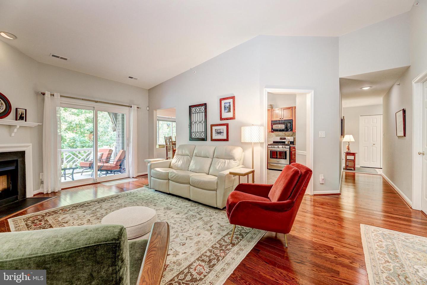 14 Bandon Ct #302 — photo