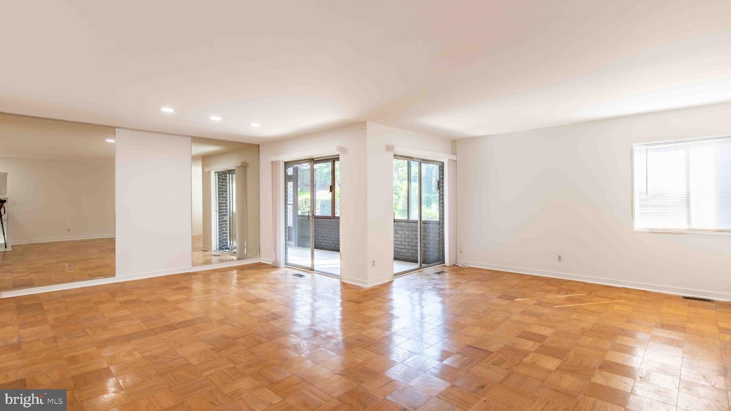 29 Stonehenge Cir #2 — photo