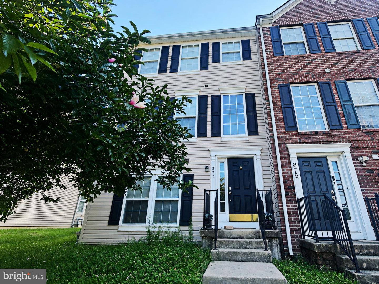 877 Middle River Rd — photo