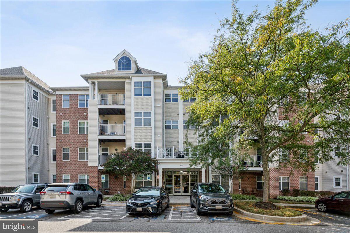 4550 Chaucer Way #104 — photo