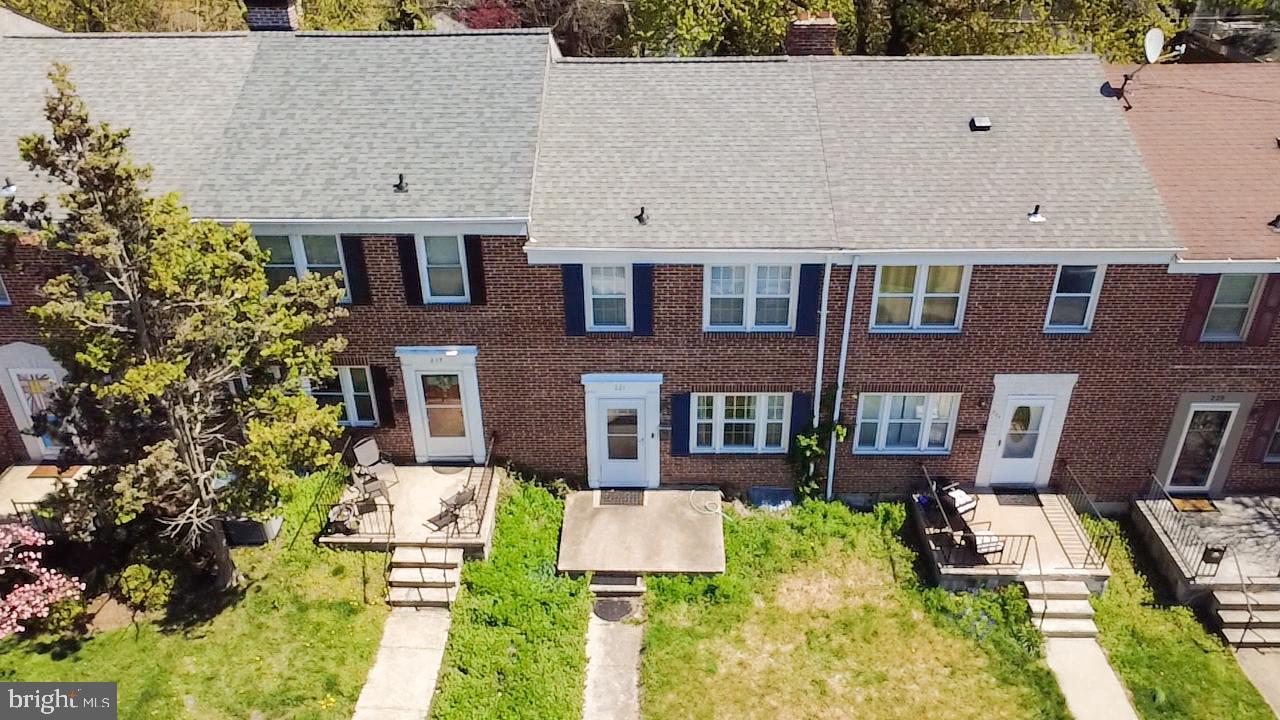 221 Medwick Grth E — photo