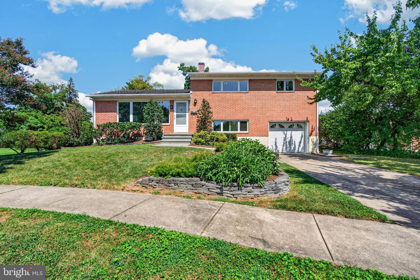 4 Pickett Grth — photo
