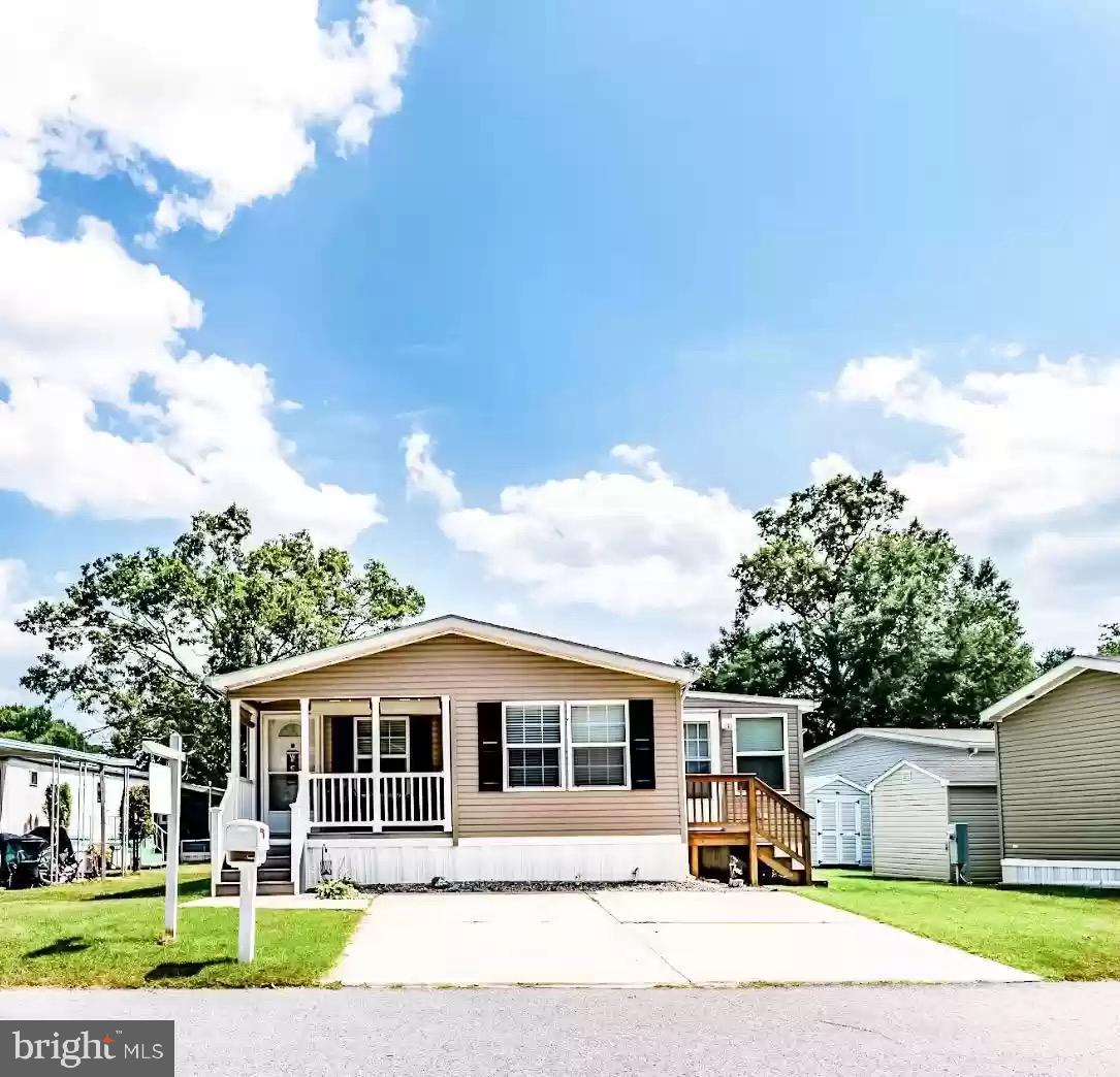 3501 Honeysuckle Ln — photo