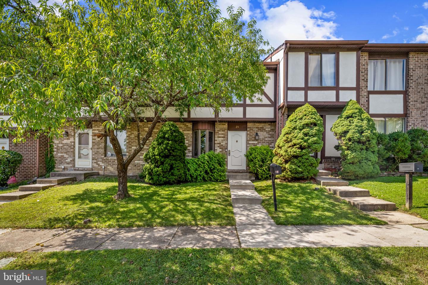 28 Bernadotte Ct — photo