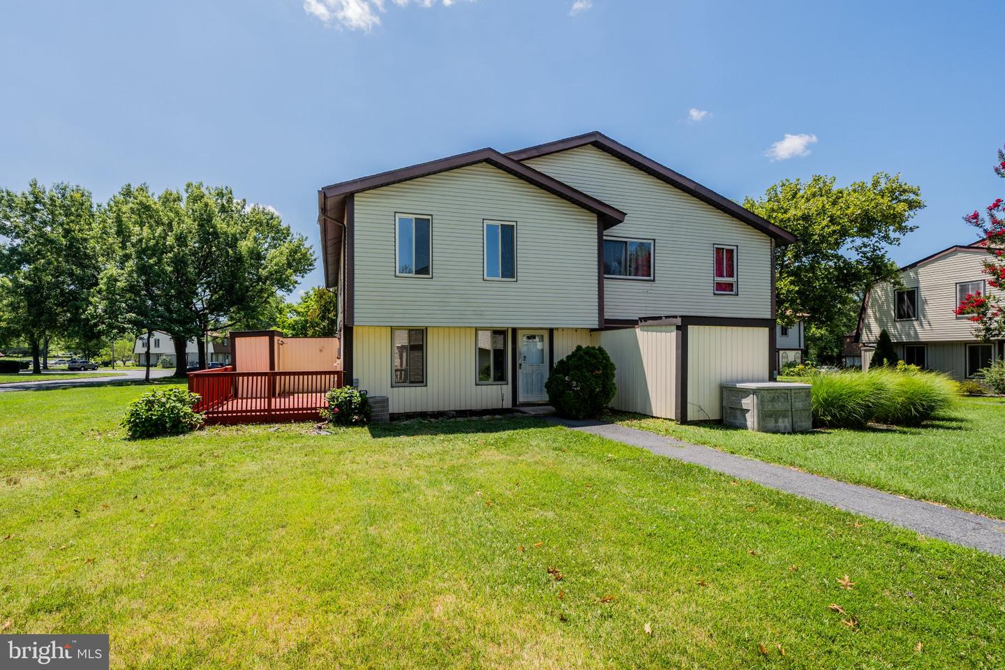 89 King Henry Cir #89 — photo
