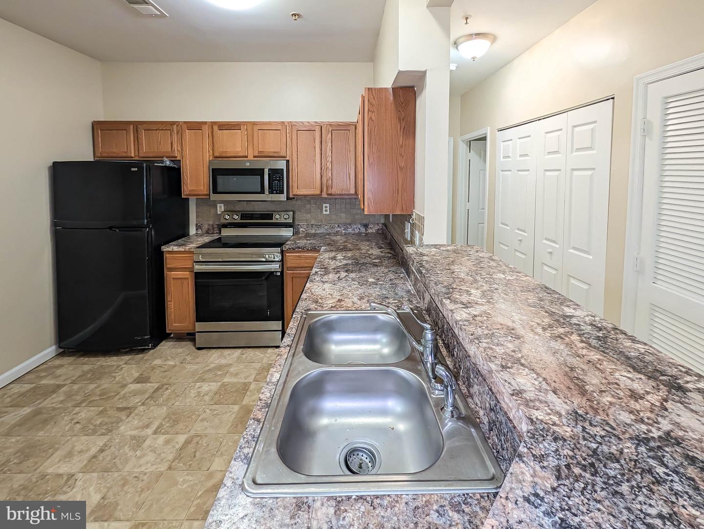 7420 Hindon Cir #102 — photo