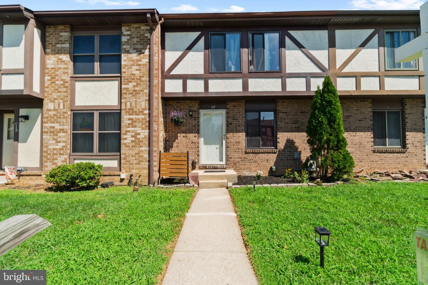 117 Bourbon Ct — photo