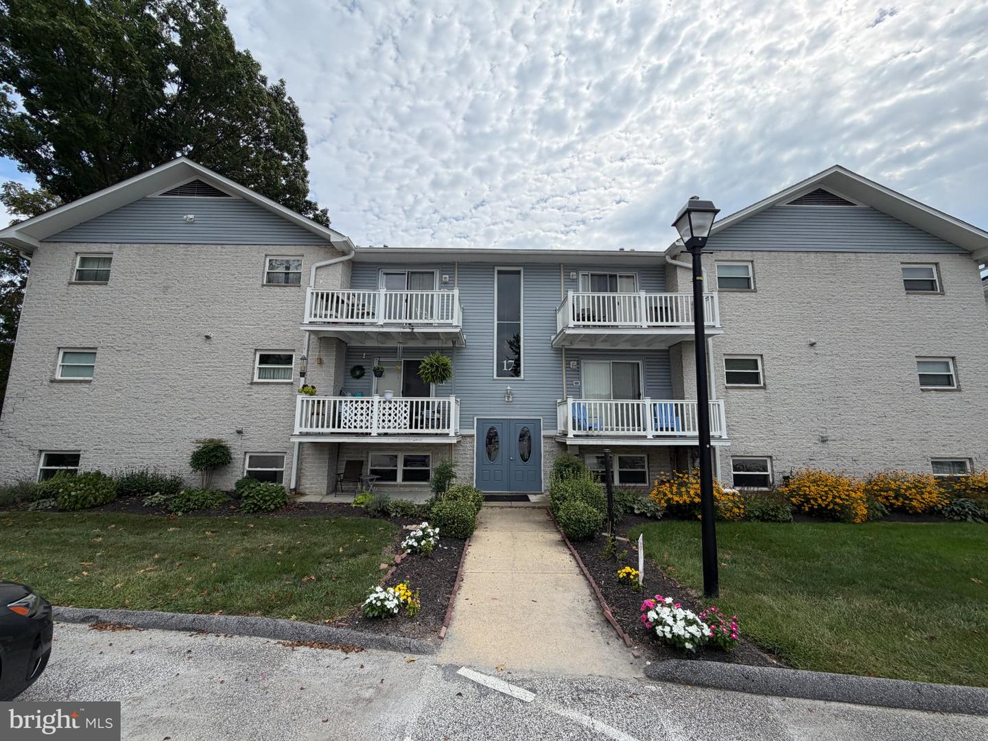 17 Warren Lodge Ct #1C — photo