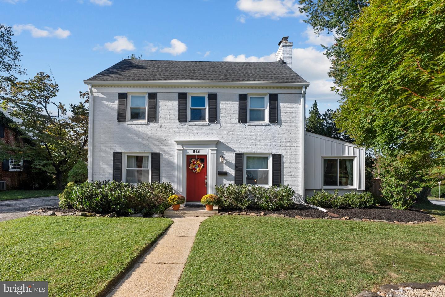 912 Locustvale Rd — photo