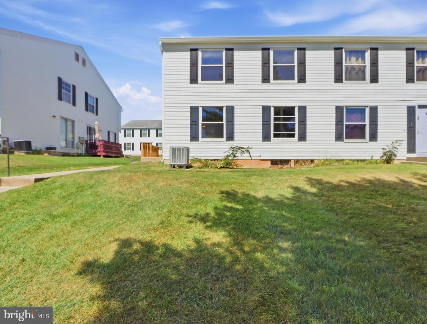 52 Ewing Dr #B — photo